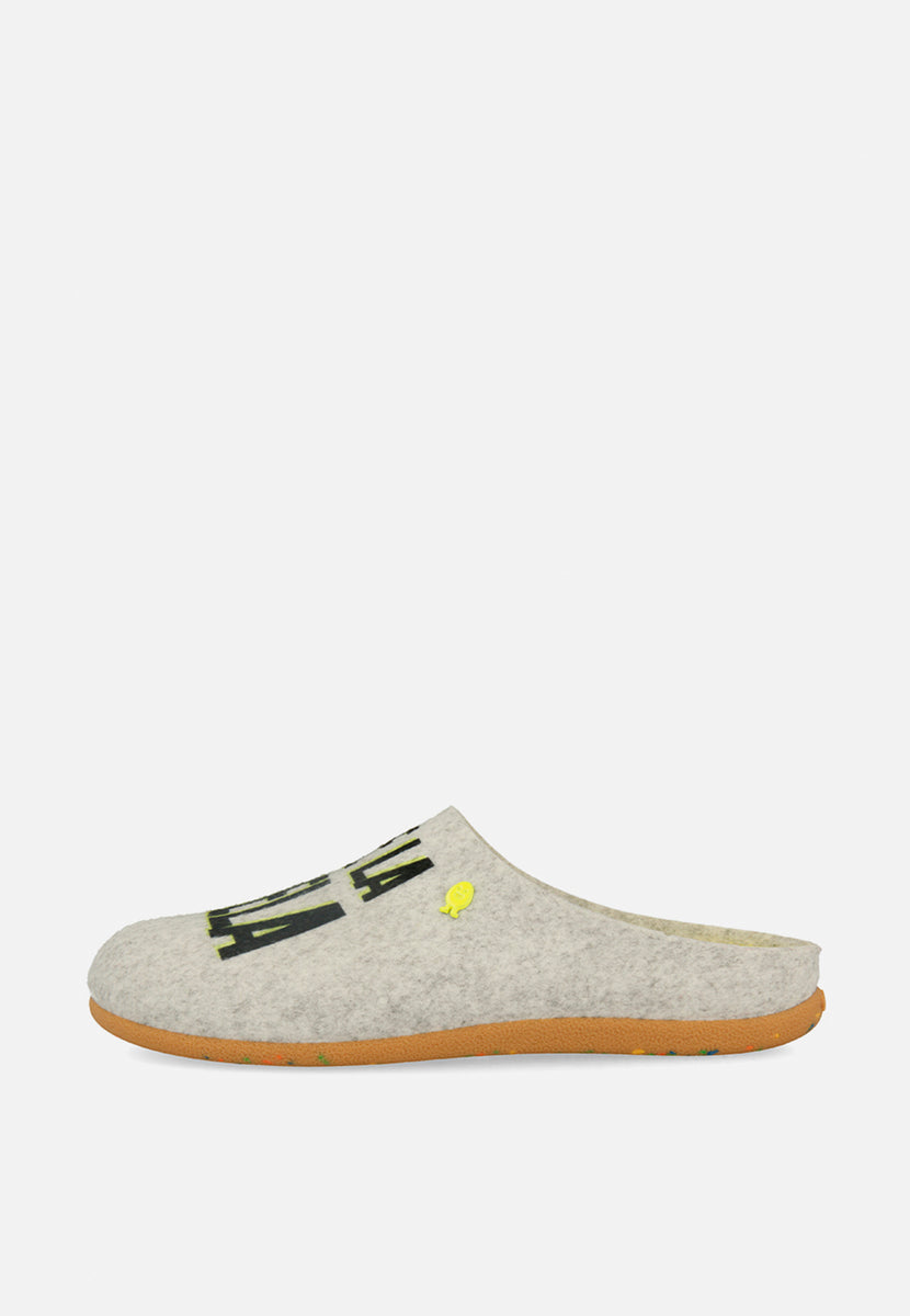 ZAPATILLAS DE CASA DIBUJO Y FRASE VARDE