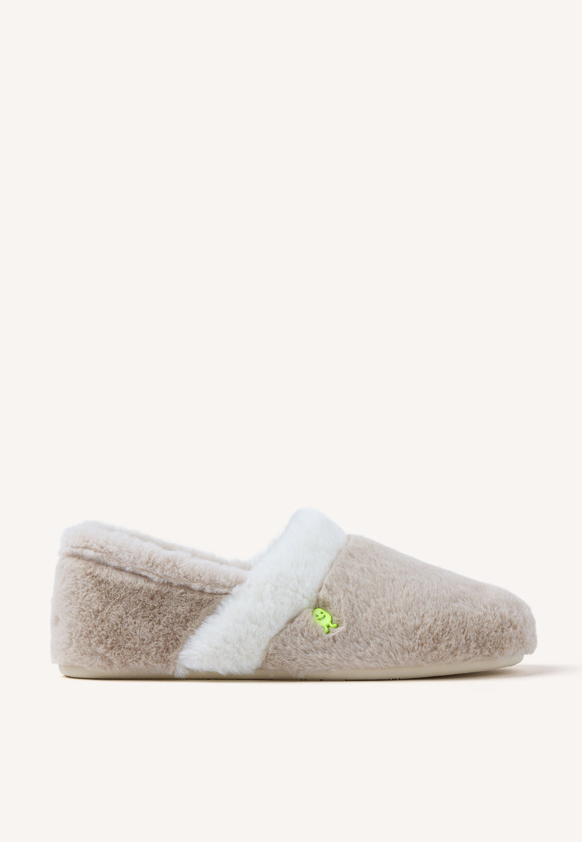 ZAPATILLAS DE CASA CERRADAS PELO OWOSSO