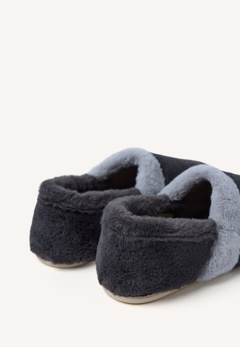 ZAPATILLAS DE CASA CERRADAS PELO OWOSSO