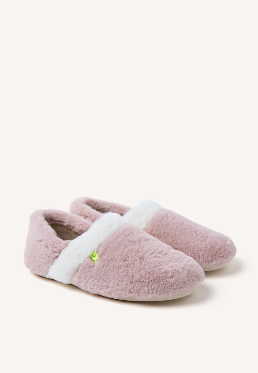 ZAPATILLAS DE CASA CERRADAS PELO OWOSSO