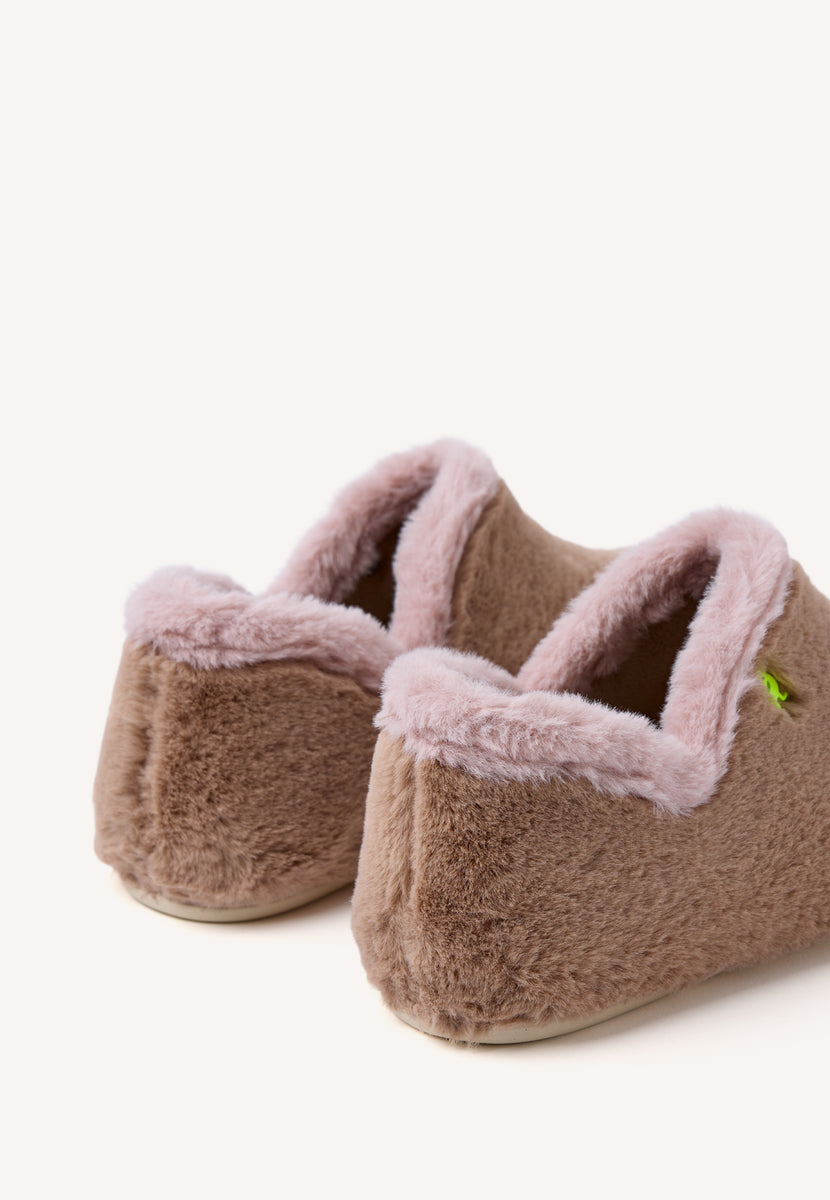 ZAPATILLAS DE CASA ABOTINADAS PELO KERRICK