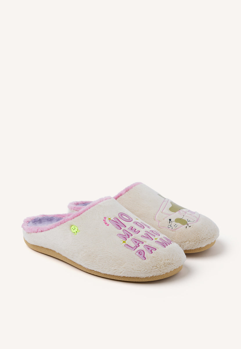 ZAPATILLAS DE CASA PELO DIBUJO Y FRASE SCANLON