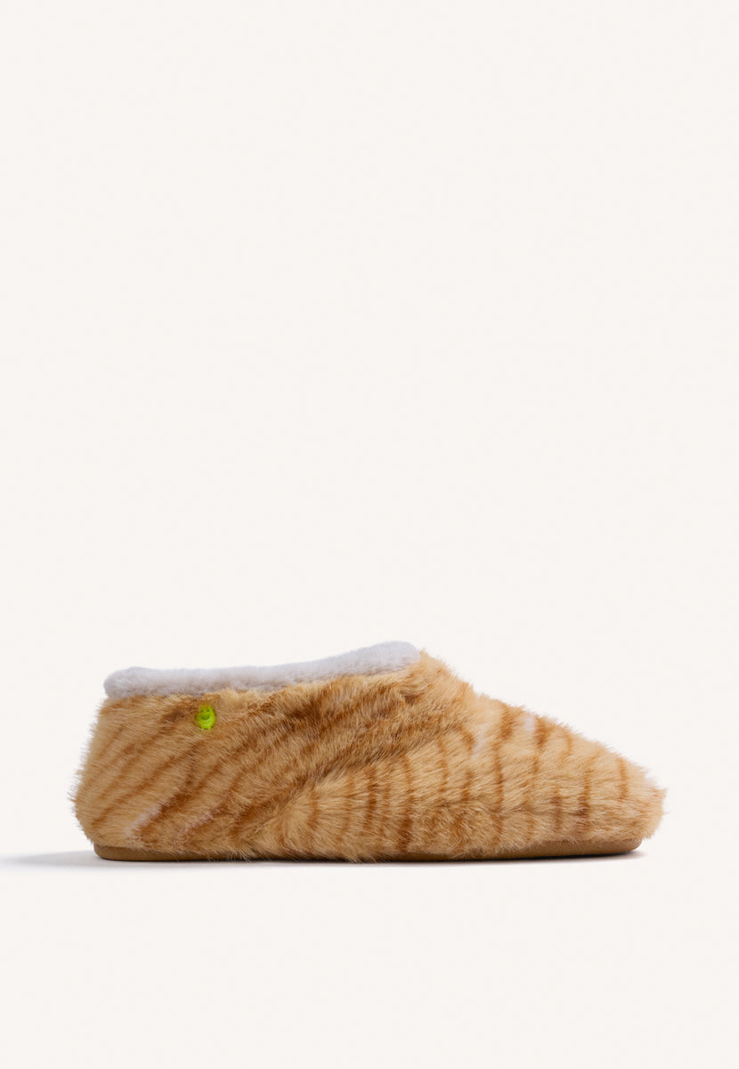 ZAPATILLAS DE CASA ABOTINADAS ESTAMPADO ANIMAL PELO