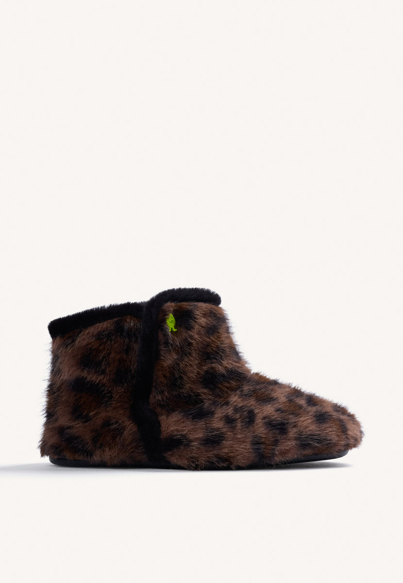 ZAPATILLAS DE CASA ABOTINADAS ESTAMPADO ANIMAL PELO