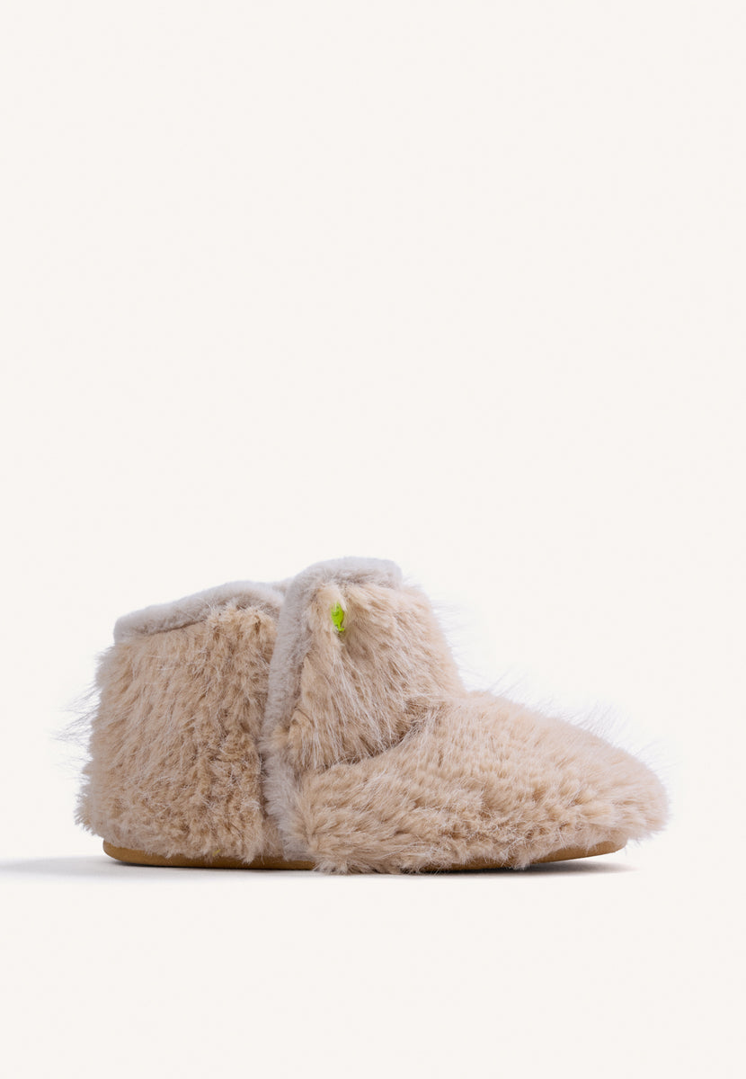 ZAPATILLAS DE CASA ABOTINADAS BEIGE PELO