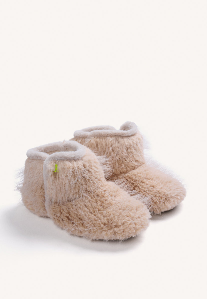 ZAPATILLAS DE CASA ABOTINADAS BEIGE PELO