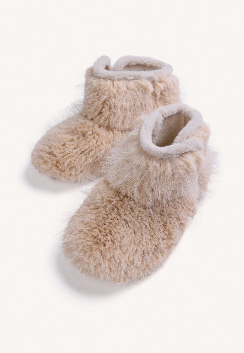 ZAPATILLAS DE CASA ABOTINADAS BEIGE PELO