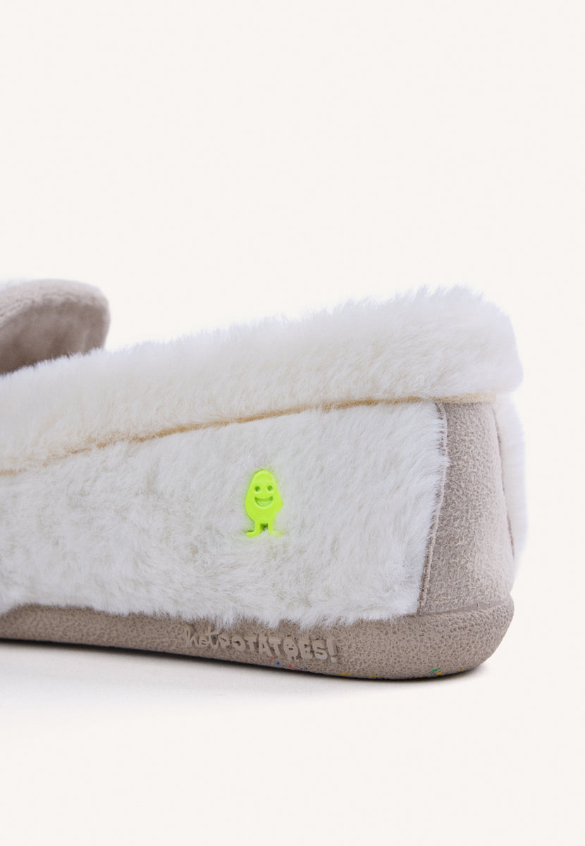 ZAPATILLAS DE CASA BLANCAS TIPO MOCASINES PELO