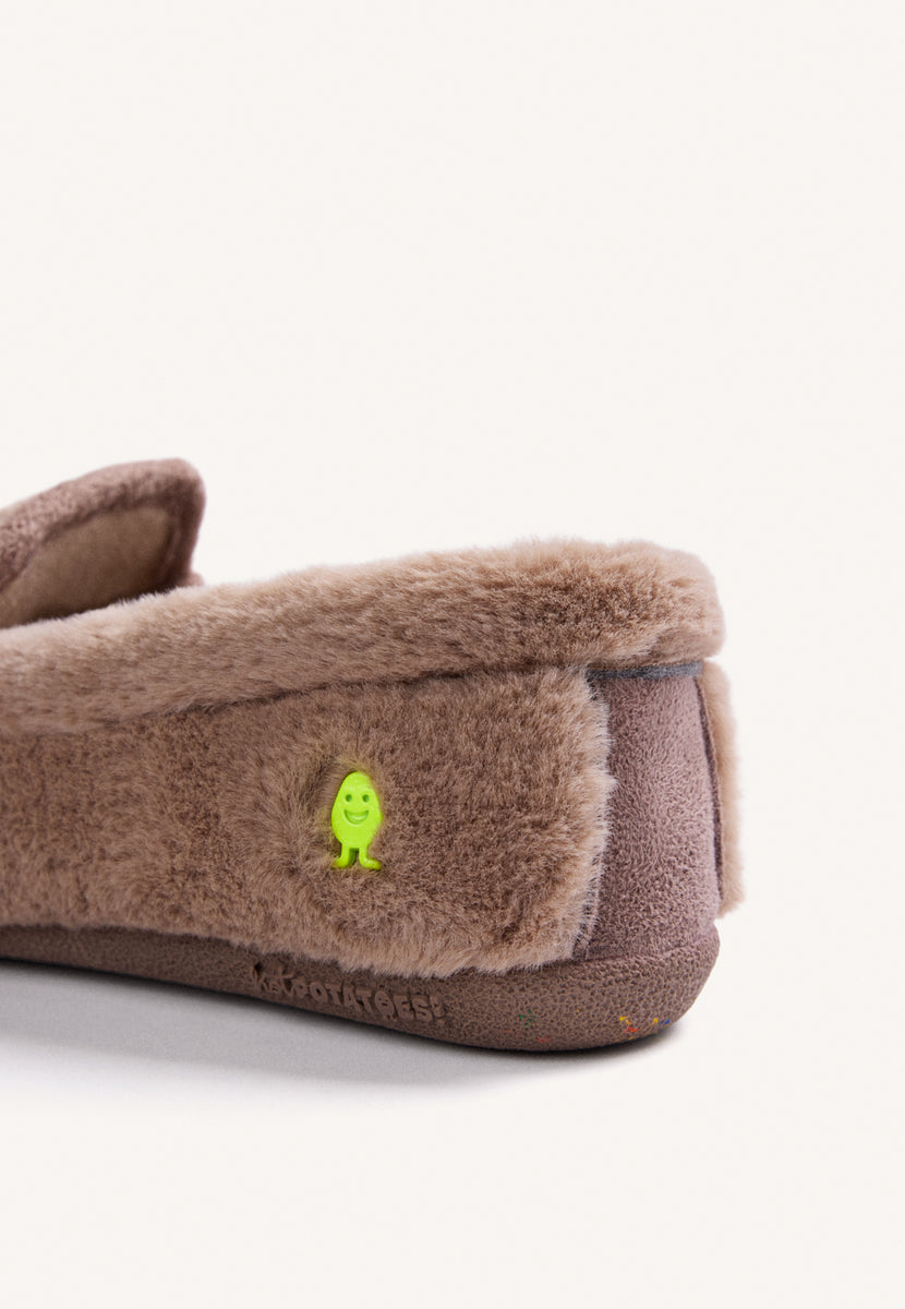 ZAPATILLAS DE CASA TAUPE TIPO MOCASINES PELO