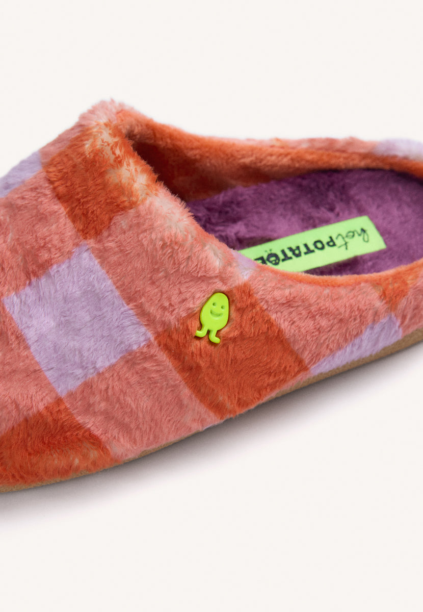 ZAPATILLAS DE CASA CUADROS NARANJAS Y LILAS PELO
