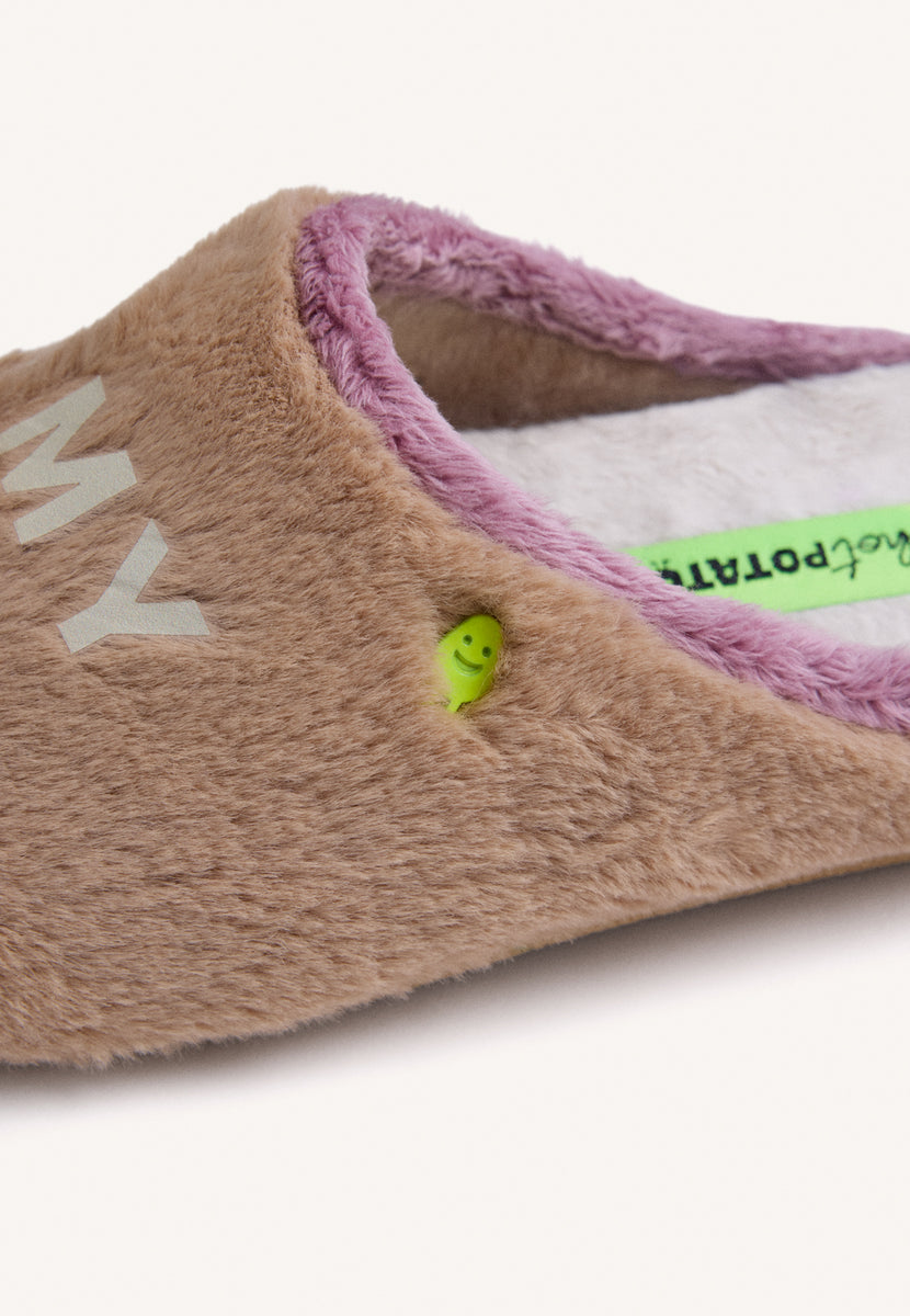 ZAPATILLAS DE CASA MARRONES PELO TEXTO