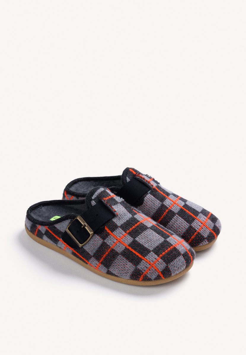 GREY HOUSE SLIPPERS CLOG-STYLE WITH FUR
